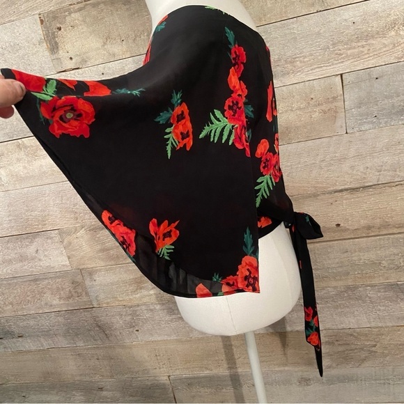 🛍️3/$30 Express flutter sleeve floral tie up‎ cropped top in  size small - Picture 7 of 9